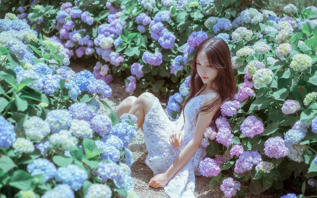 乌鲁木齐：炎炎夏日 街头音乐喷泉吸引民众消暑纳凉